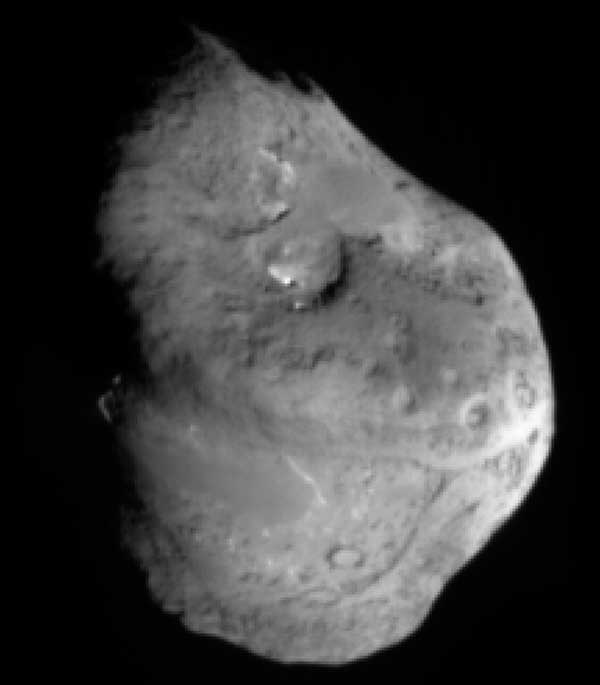 Temple 1 from impactor.  About five minutes before impact.  Image credit NASA/JPL/UMD. 